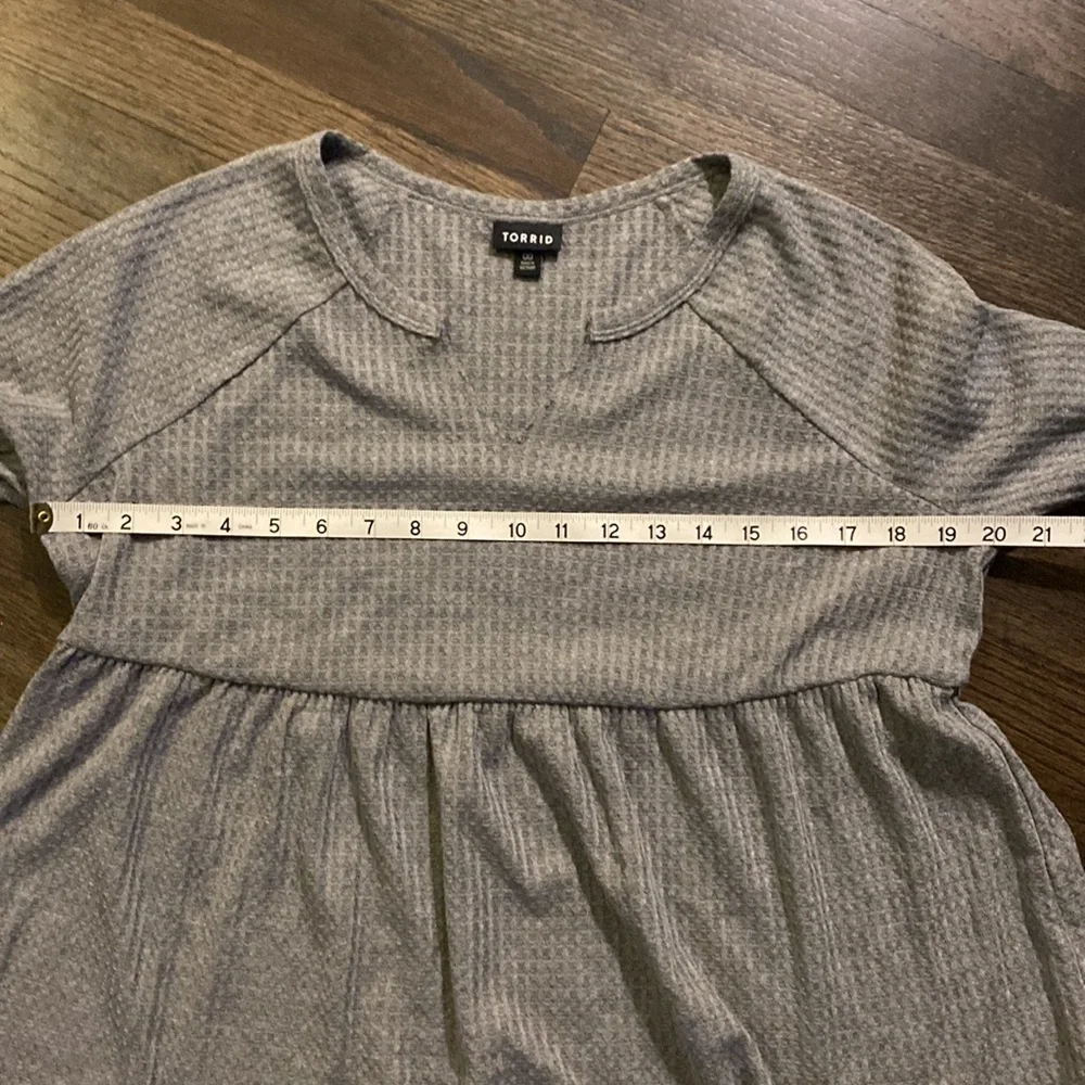 Torrid Waffle Knit Babydoll Long Sleeve T Shirt 00 00X EUC Gray